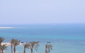 لاسيرينا بيتش - للعائلات فقط